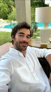 Yosh mushukdagi katta xoroz