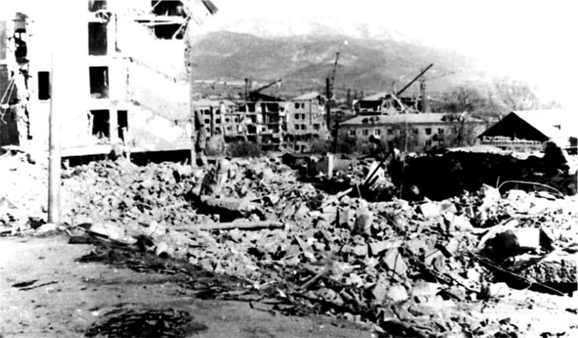 Спитак землетрясение 1988. Армения Спитак землетрясение 1988 город. Землетрясение в Армении в 1988.