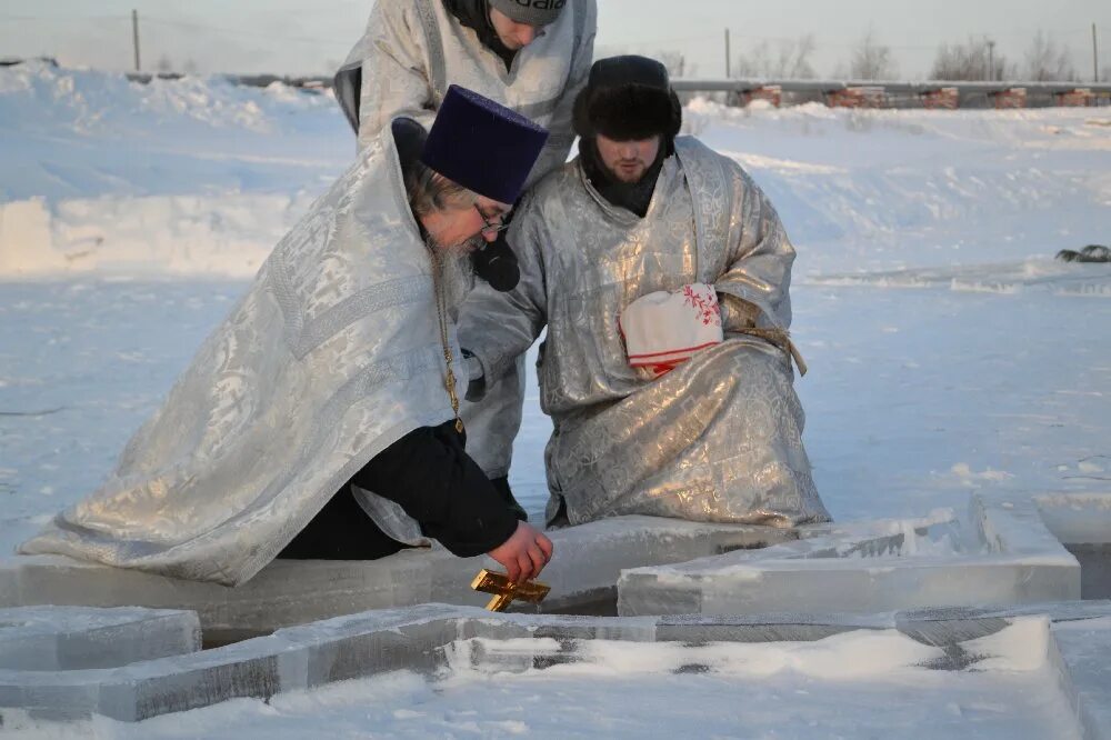 безопасность в крещенские купания. памятки по безопасности в крещение. крещенские купания в 2023 году. с крещением 19. что делать в крещение 19 января дома.