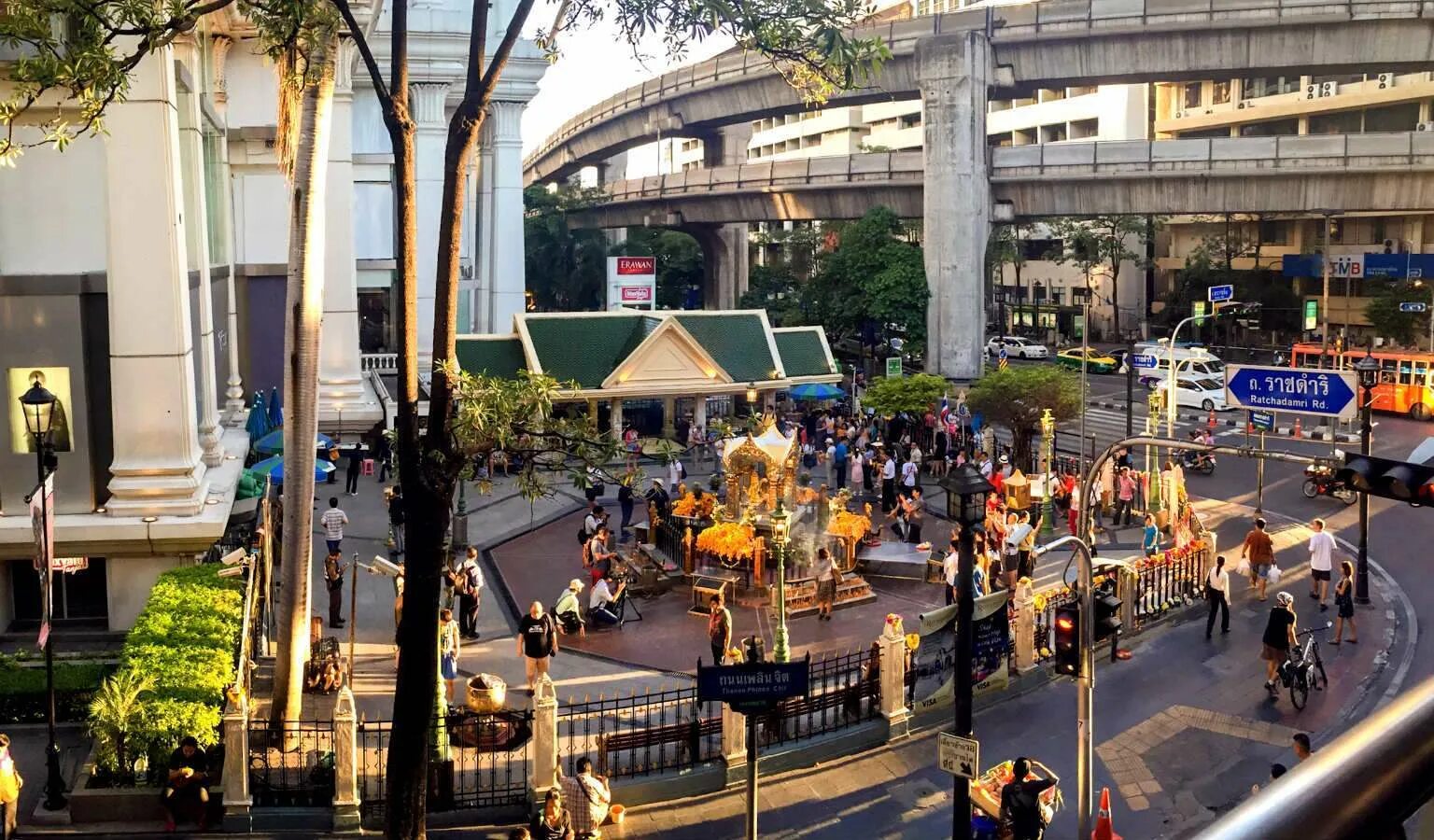 Площадь бангкока. Бангкок Сиам сквер. Бангкок площадь. Площадь Сиам. Такси на площади Сиам, Бангкок, Таиланд.