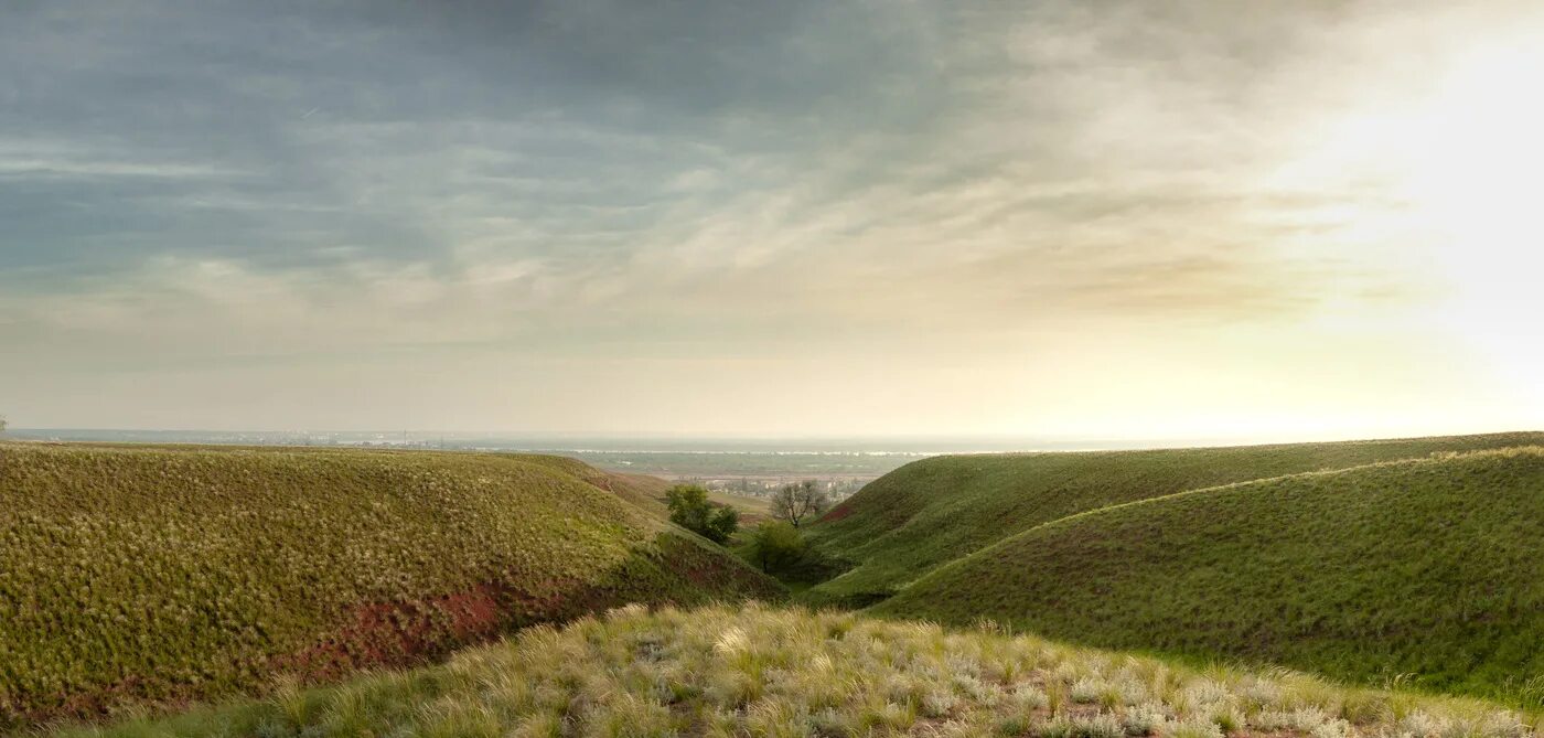 Ромадановский овраг ишимбайский район. Степи с оврагами воронежская область. Овраги ставропольского края. Поверхность забайкалья холмы горы овраги. Эрозионные рытвины в степи.