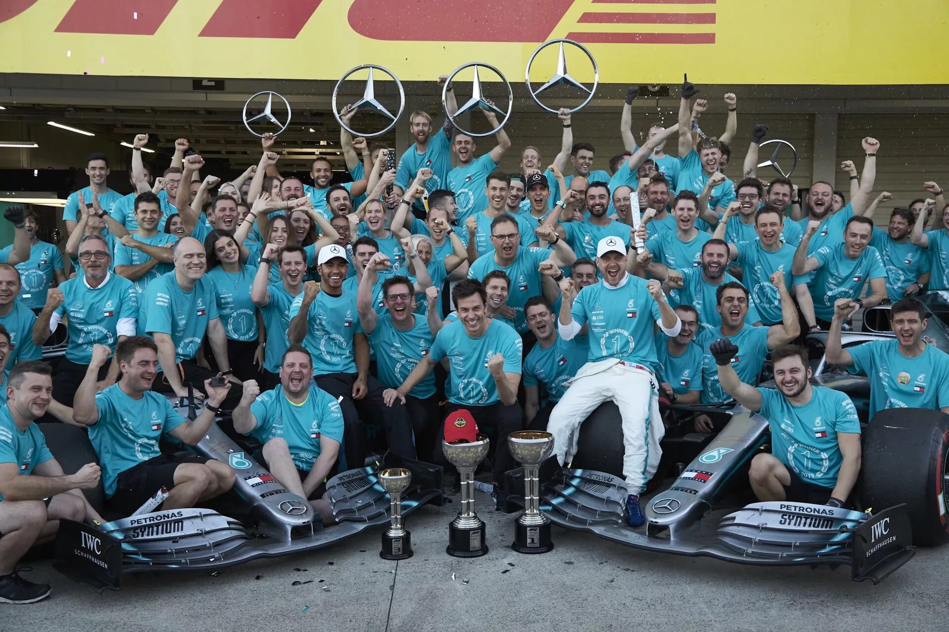 Amg petronas f1. Mercedes amg petronas f1 team. Mercedes w05 f1. Mercedes amg petronas f1. Mercedes amg petronas.