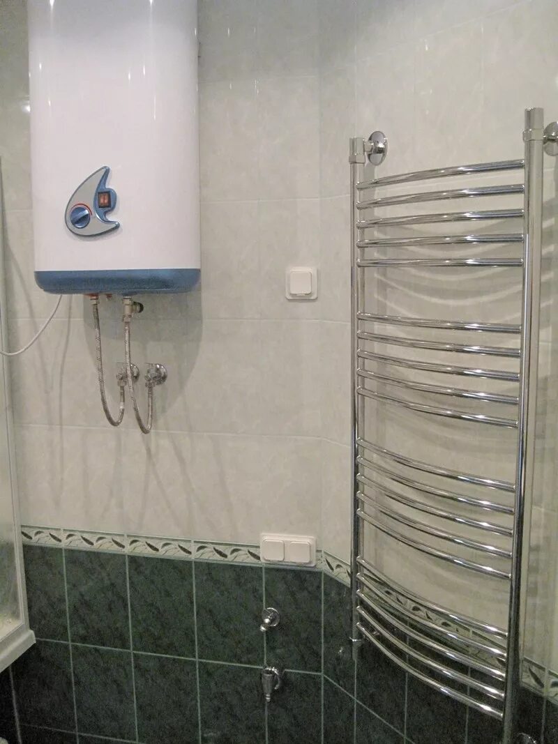 Отопление в санузле. Радиаторы отопления для ванной комнаты. Радиатор в санузле. Ванная с батареей. Отопление в ванной комнате