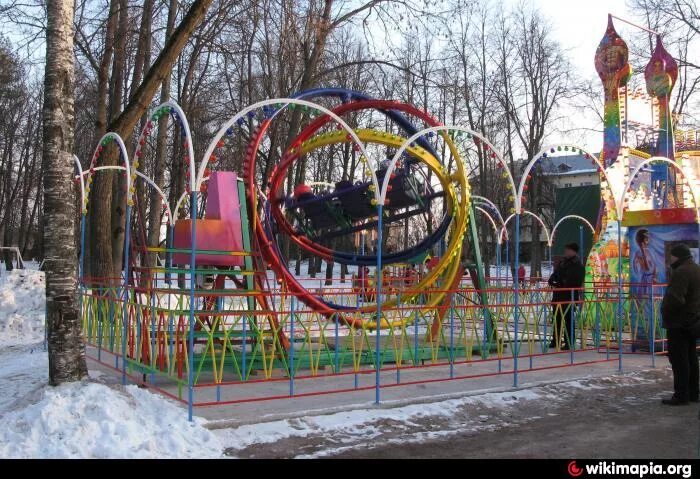 Новгород развлечения. Парк аттракционов Великий Новгород. Аттракцион Великий Новгород парк аттракционов парк развлечений. Аттракцион Орбита Великий Новгород. Кремлевский парк Великий Новгород.