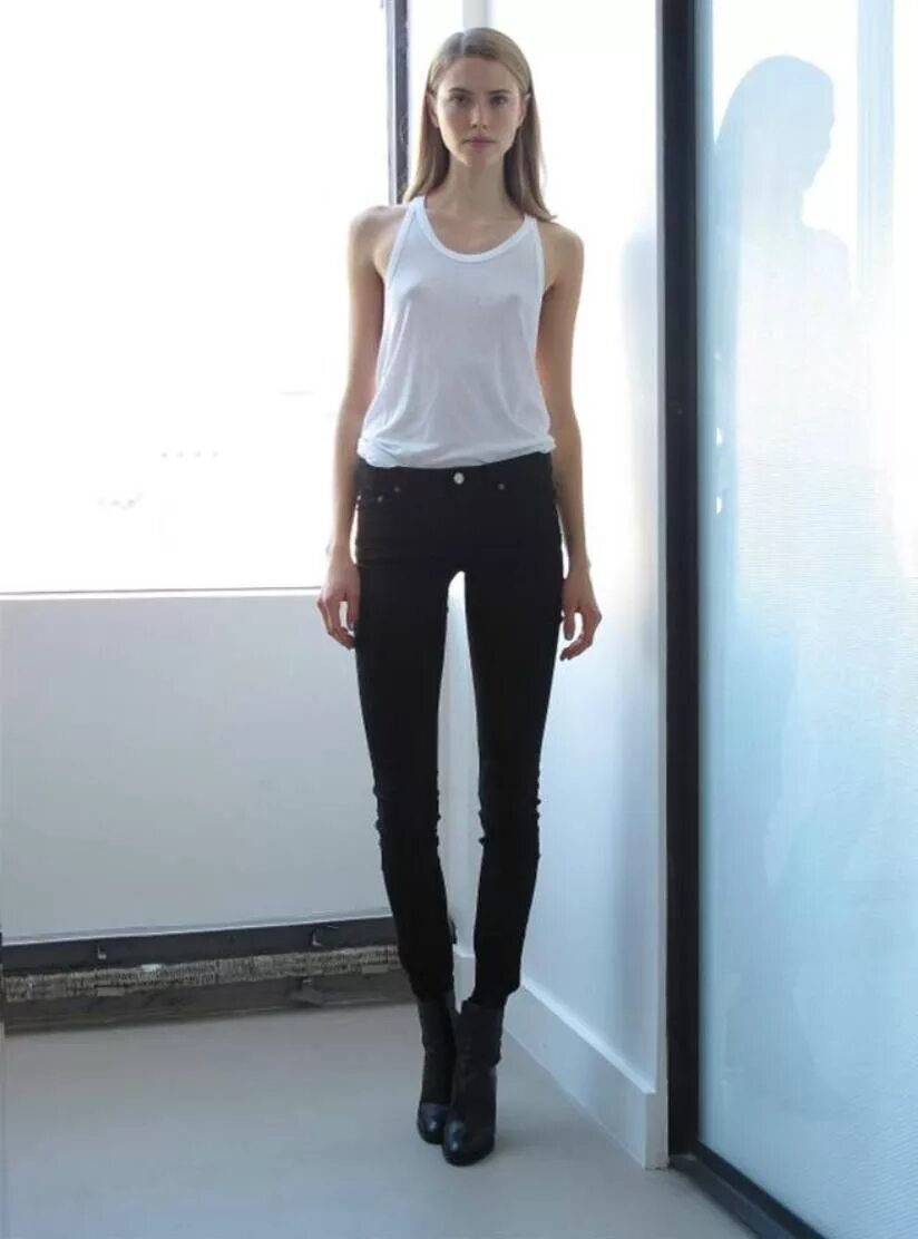 Модель Тарин Дэвидсон. Фотомодель в полный рост. Высокие худые девушки. Высокий и худой.