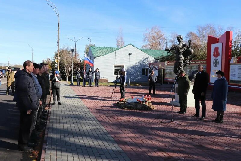 своих не бросаем данков