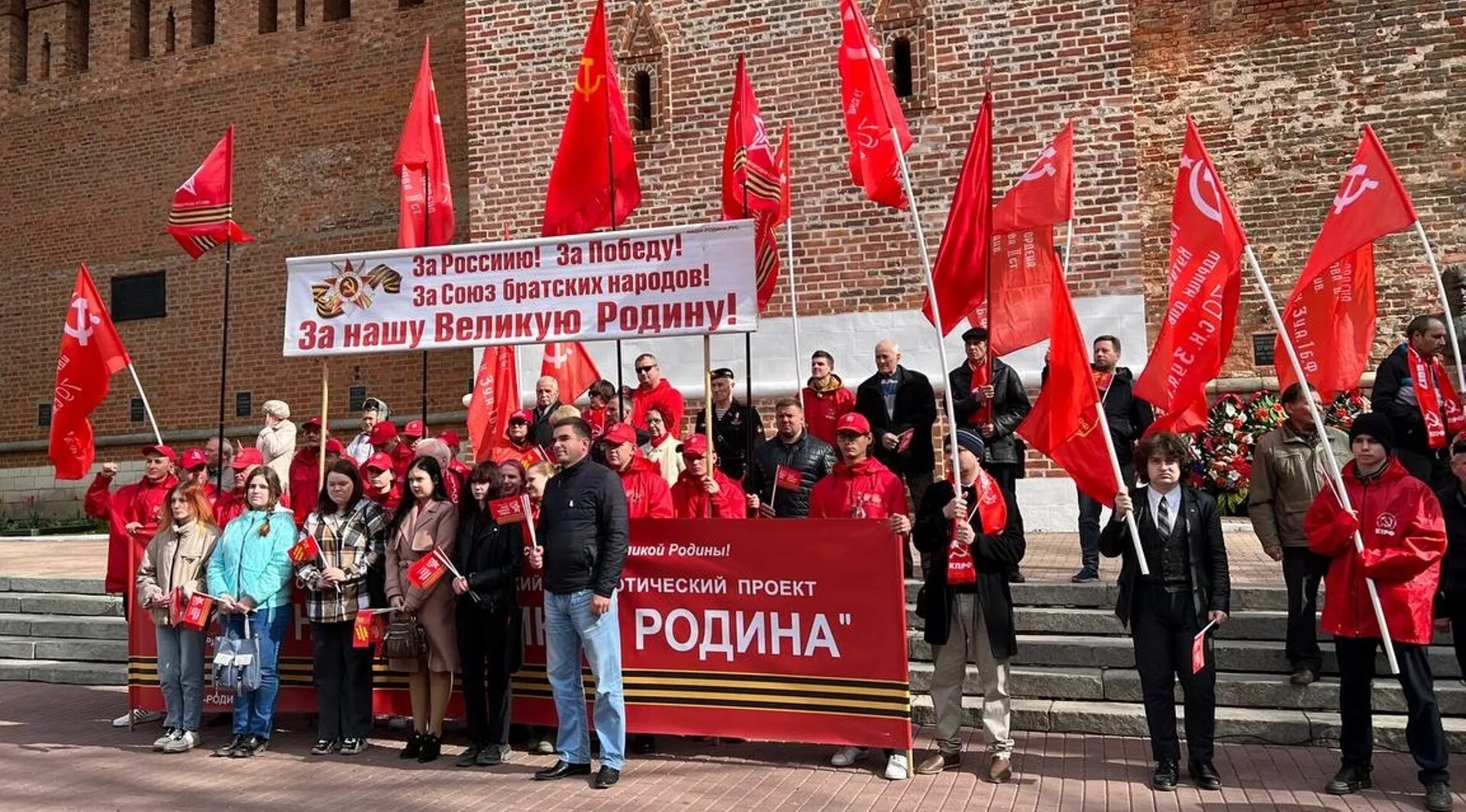 ленин плакат. имена коммунистов. правые коммунисты. ленин и сталин плакат. электорат кпрф.