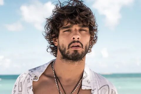 Na Espanha, Marlon Teixeira recebe prêmio de Rosto Masculino Mais Belo 
