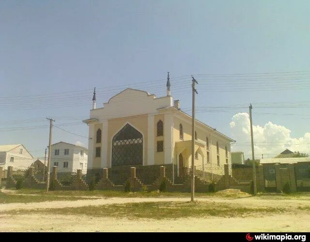 Белая мечеть симферополь. Ак мечеть симферополь. Ак мечеть симферополь дома. Ак мечеть симферополь. Кебир джами симферополь.