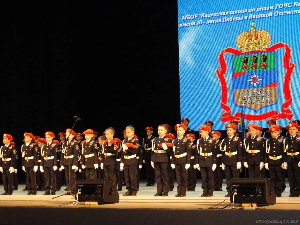 Губернатора ситникова наградили орденом. Самоотверженно служить. Центроспас мчс россии презентация. Награждение бойцов спецназа. Самоотверженная героиня.