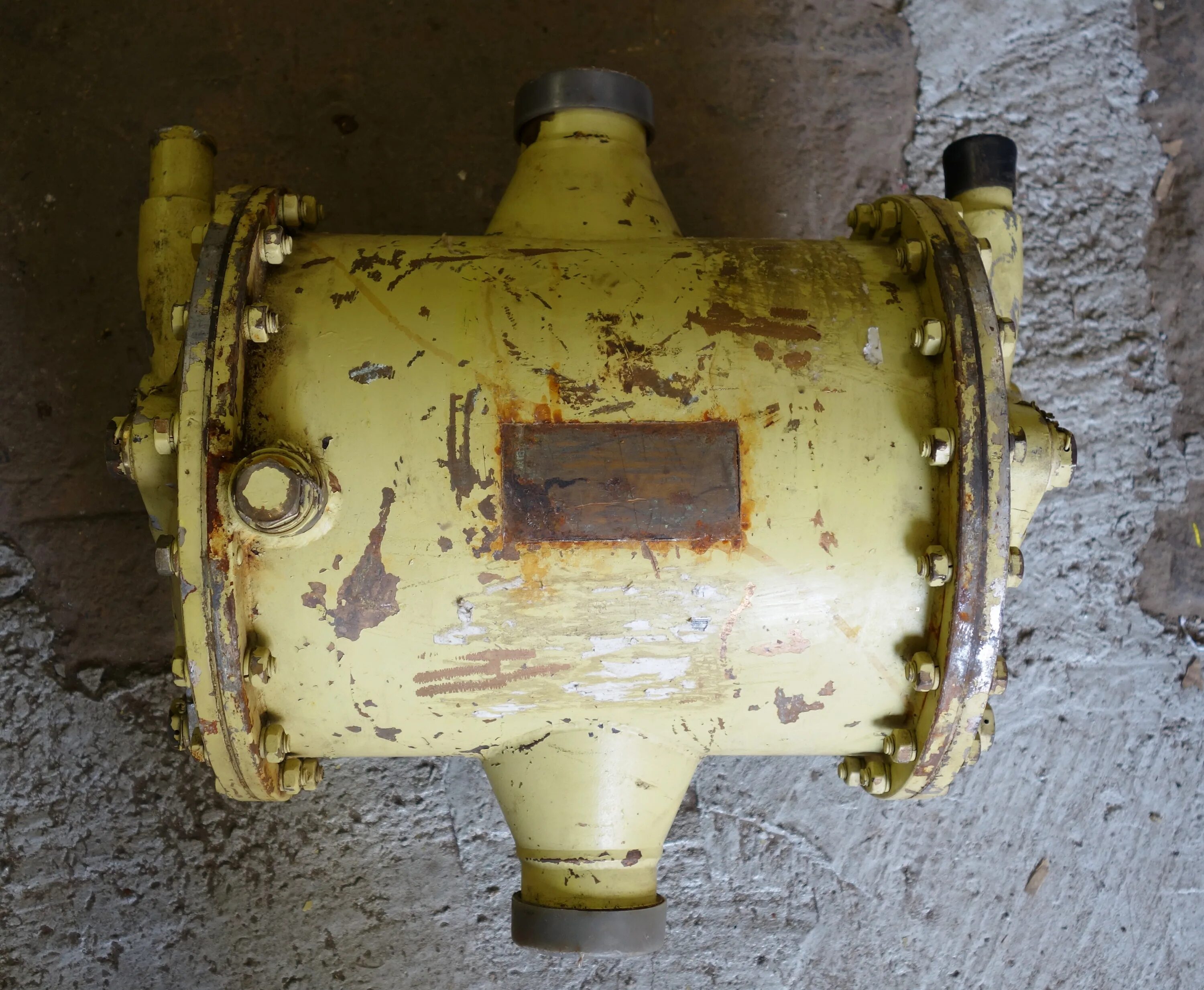 сб1275-00-10-1 охладитель водоводяной. масляный холодильник. холодильник водомасляный м. охладитель масла двигателя ямз 238. охладитель воды 6 чн 25/34 (2ов.