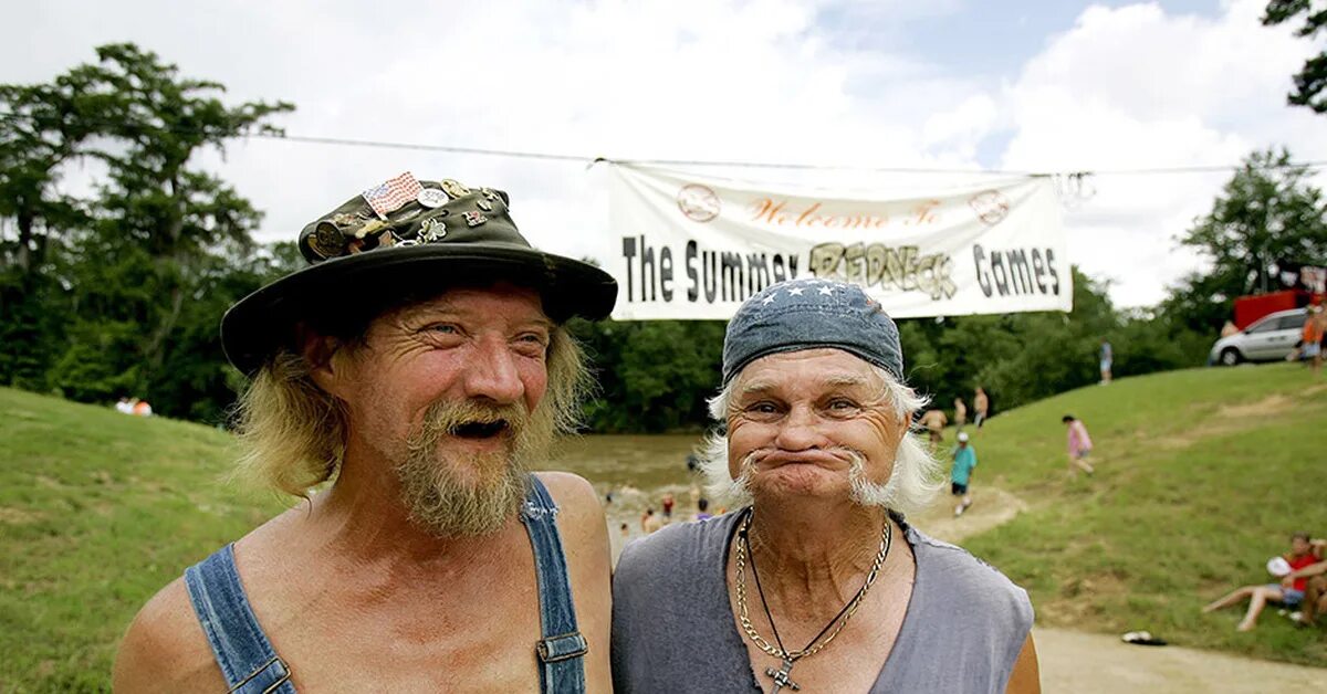 Жизнь в деревне. Деревня жителей. Деревенские жители. Деревни россии. Человек из деревни как называется.