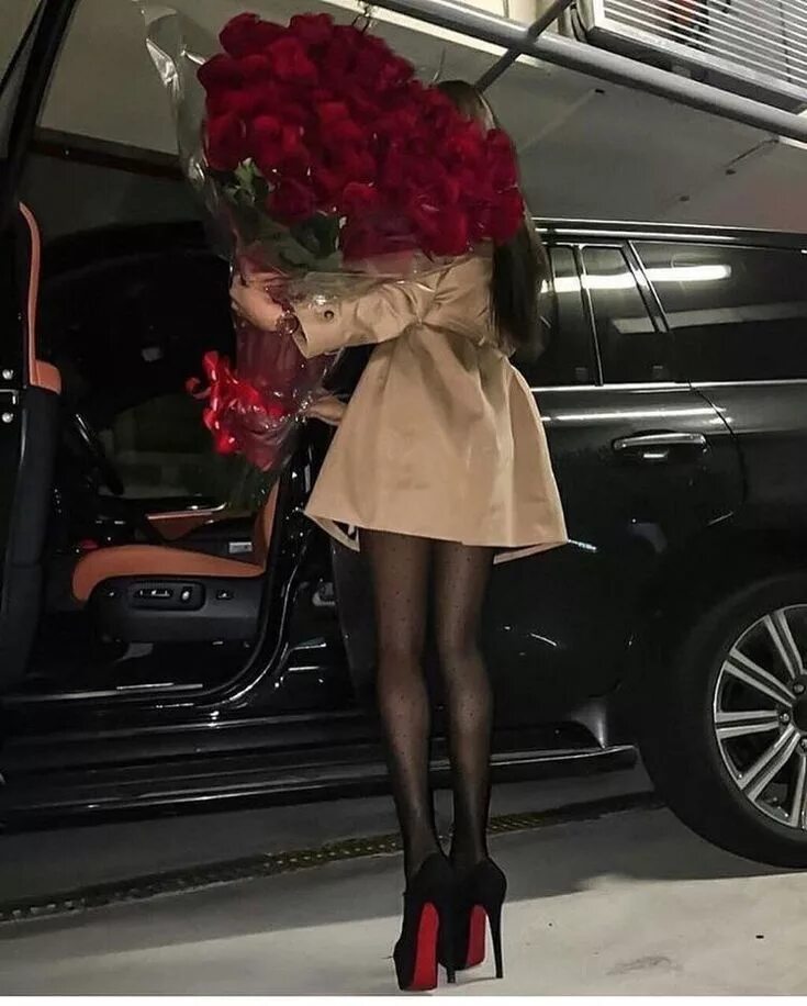 Каков садовник таков и сад. Luxury girl на каблуках. luxury girl в юбке. каков садовник таков и цветок.