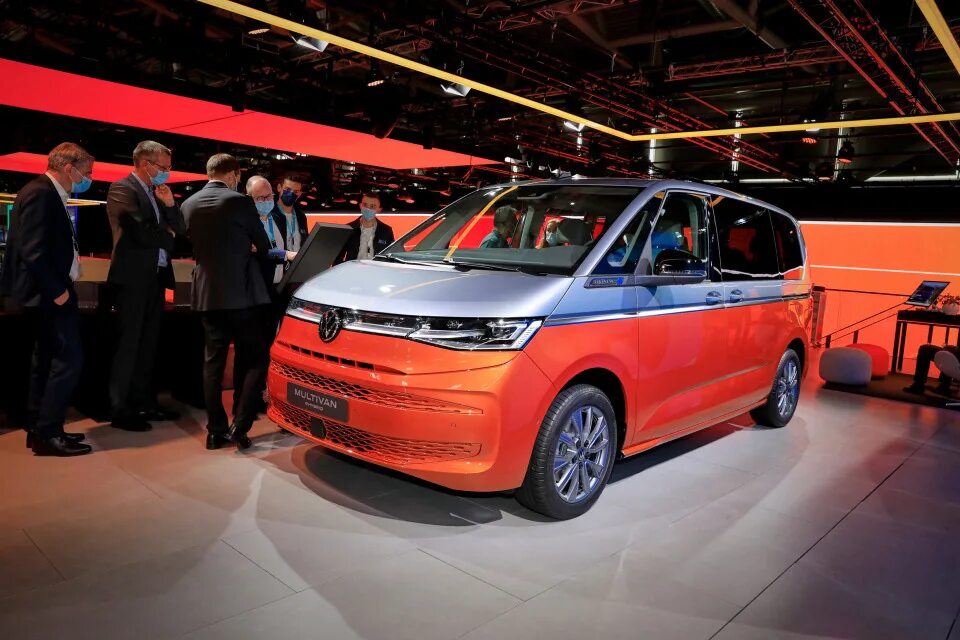 Новый т 7. Фольксваген Мультивен 2022. VW t7 Multivan 2022. Новый Volkswagen Multivan 2022. Новый Фольксваген Мультивен 2023.