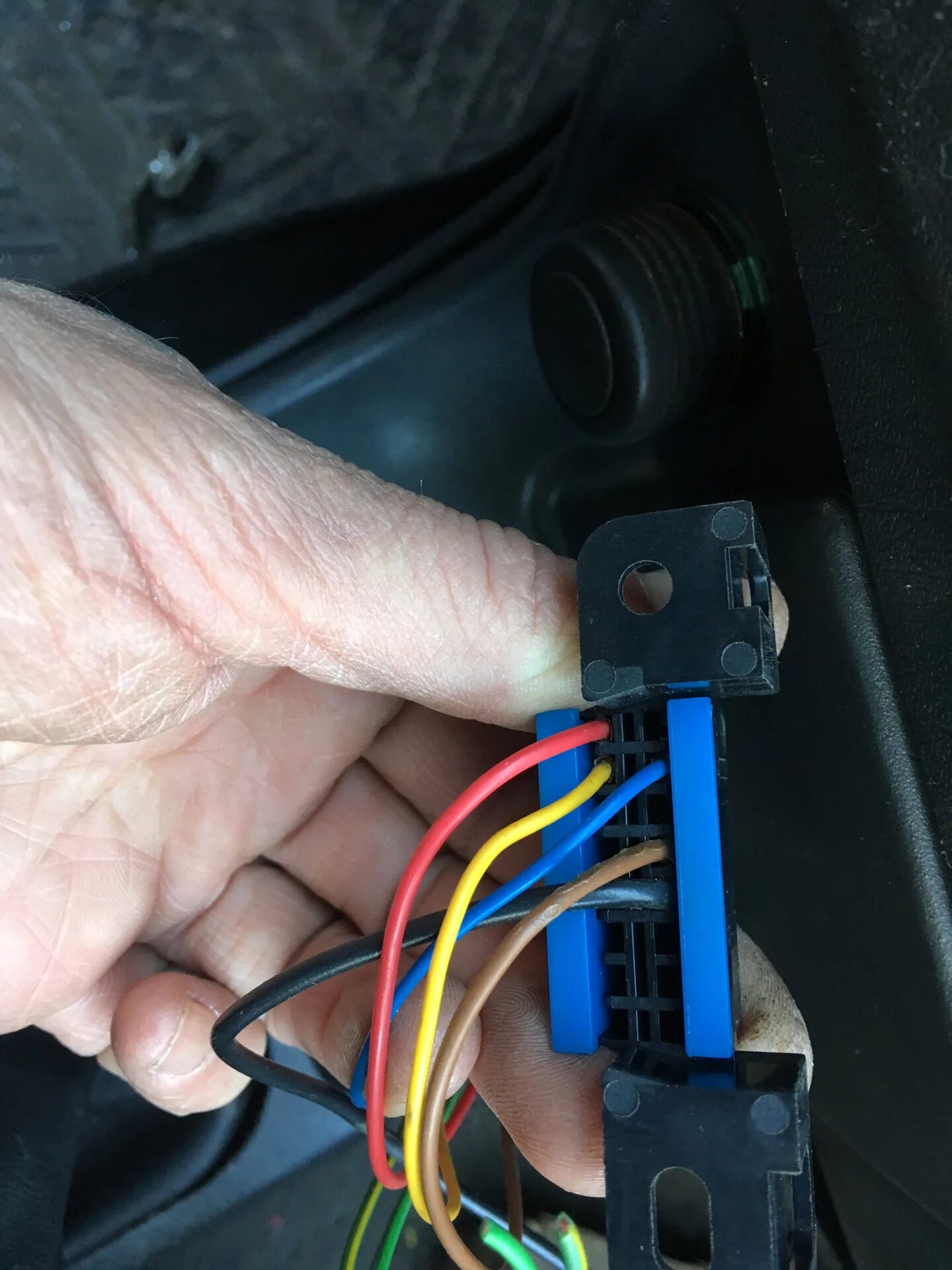 5 распиновка. Приора под вод сиденью идет штекер с проводами. Распиновка наушников с микрофоном 5 проводов. 5. Распиновка проводов 3,5 джек для наушников.