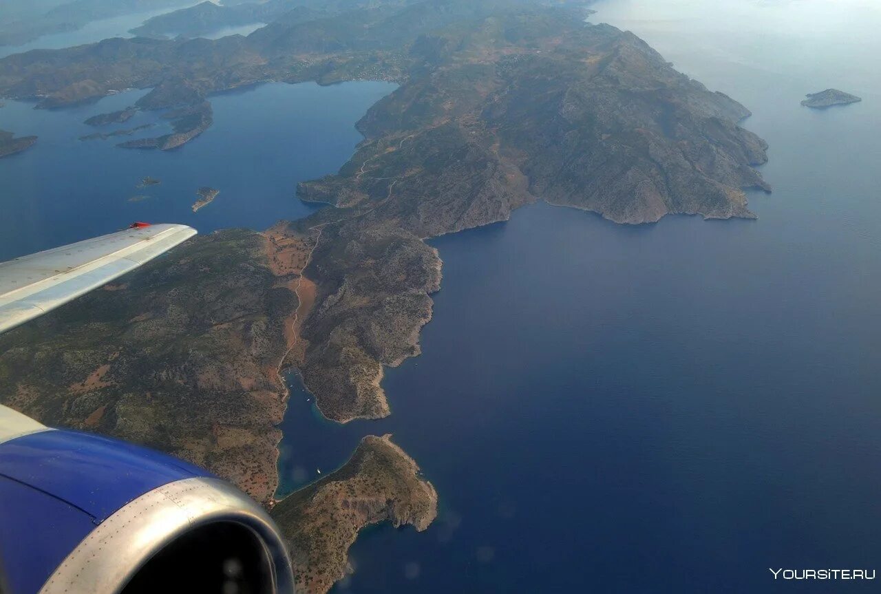 На самолете на море россия. Вид с самолета на море. Крым вид с самолета. Вид из самолета. Черное море вид с самолета.