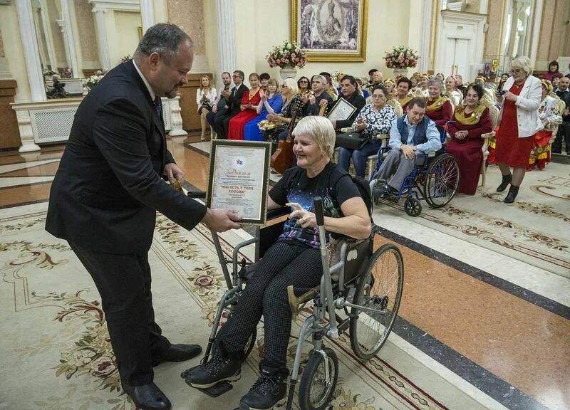 Выставка инвалидов. Искусство инвалидов. выставка художественного творчества инвалидов.