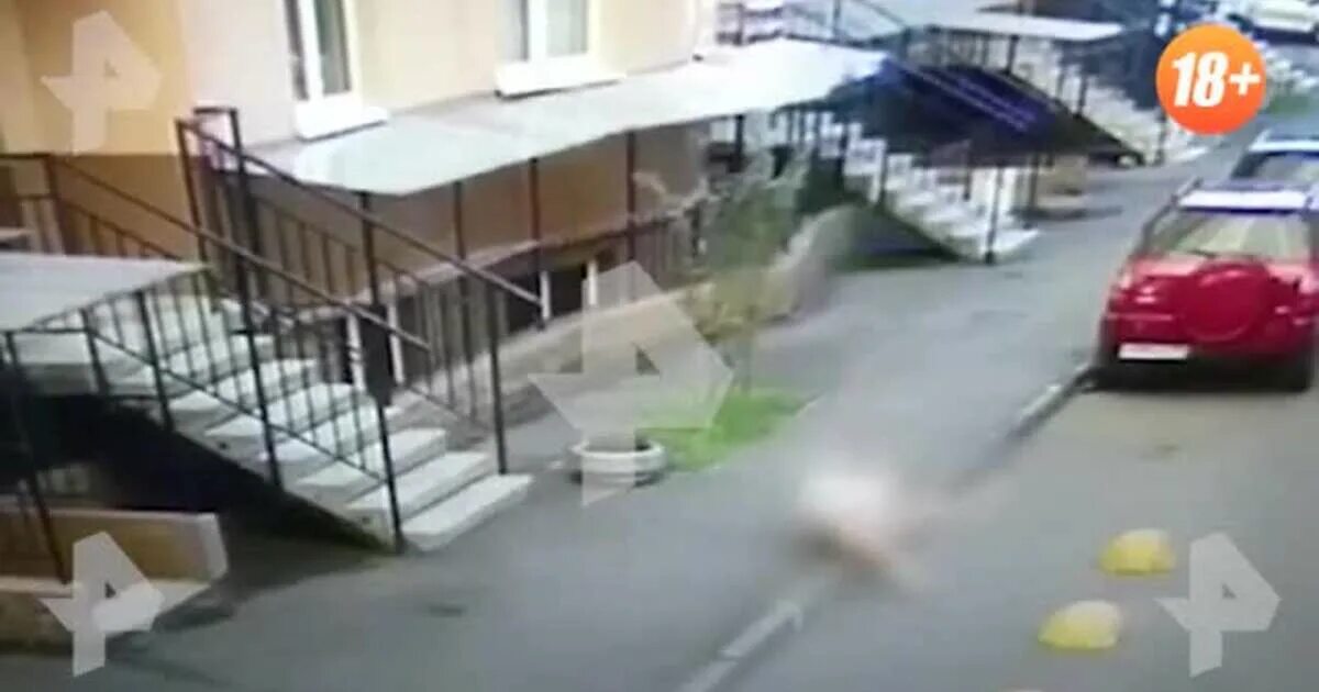 Девушка выбросилась из окна. Москва женщина выбросилась из окна с детьми. В люберцах девушка выбросилась из окна. Девушка выбросилась из окна. Девушка выбросилась из окна.