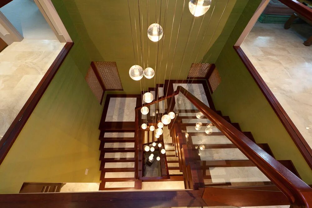 подсветка лестницы леруа мерлен. лестничное освещение в частном доме. лестничное освещение в частном доме. освещение лестницы в загородном доме. лестничное освещение в частном доме.