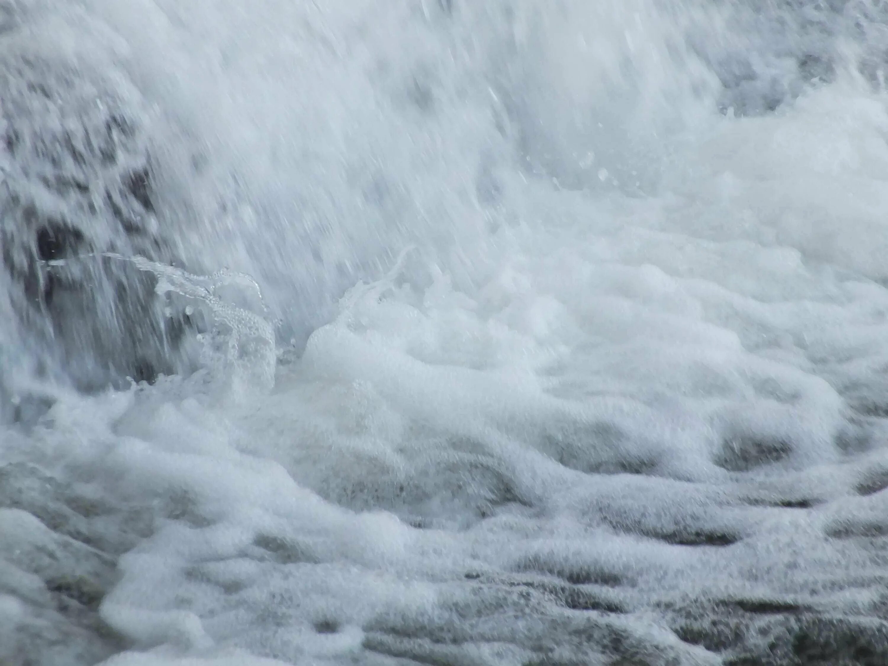 Бурлящий поток. Бурлящая вода. Бурлящий поток воды. Бурлящая река. К чему снится поток воды