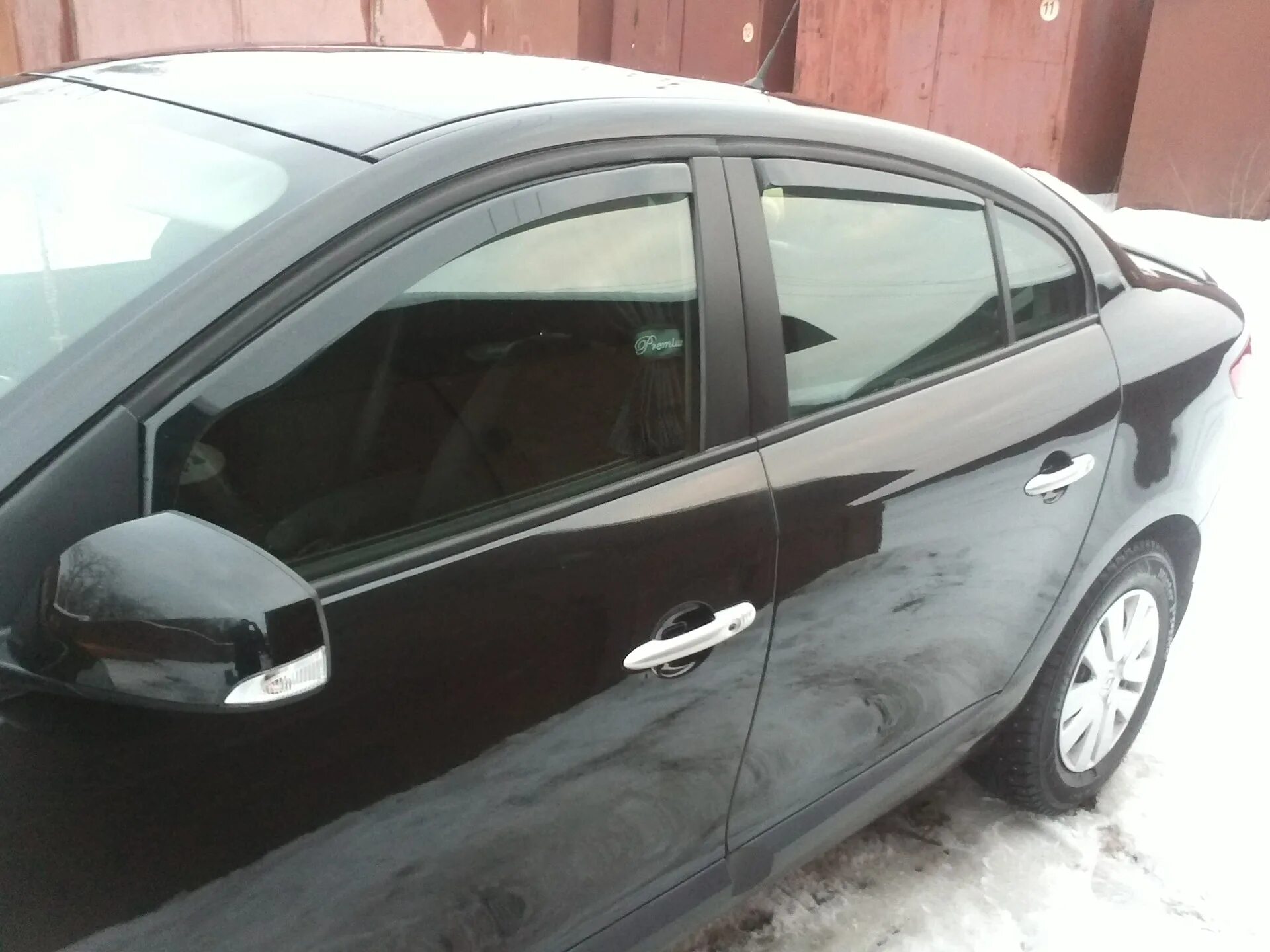 Дефлекторы renault. Дефлекторы Renault Fluence. Дефлекторы Рено Флюенс 2010. Дефлекторы на окна Рено Флюенс. Ветровики Heko вставные для Рено Меган 2.