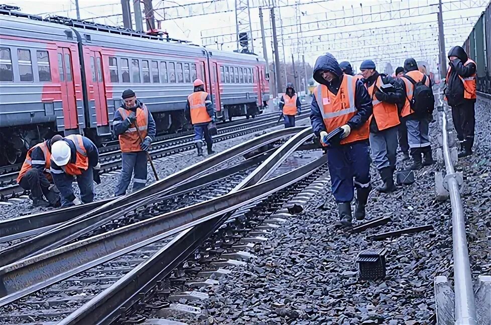 Знаменитые железнодорожники курган. Поезд нижний курган. Поезд электричка. Поезд ласточка екб. Поезд ласточка пермь-екатеринбург.