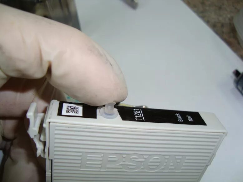 Как заправить принтер эпсон чернилами. Картридж 1281 epson. epson t1281 black. заправка картриджа в принтере epson tx109.
