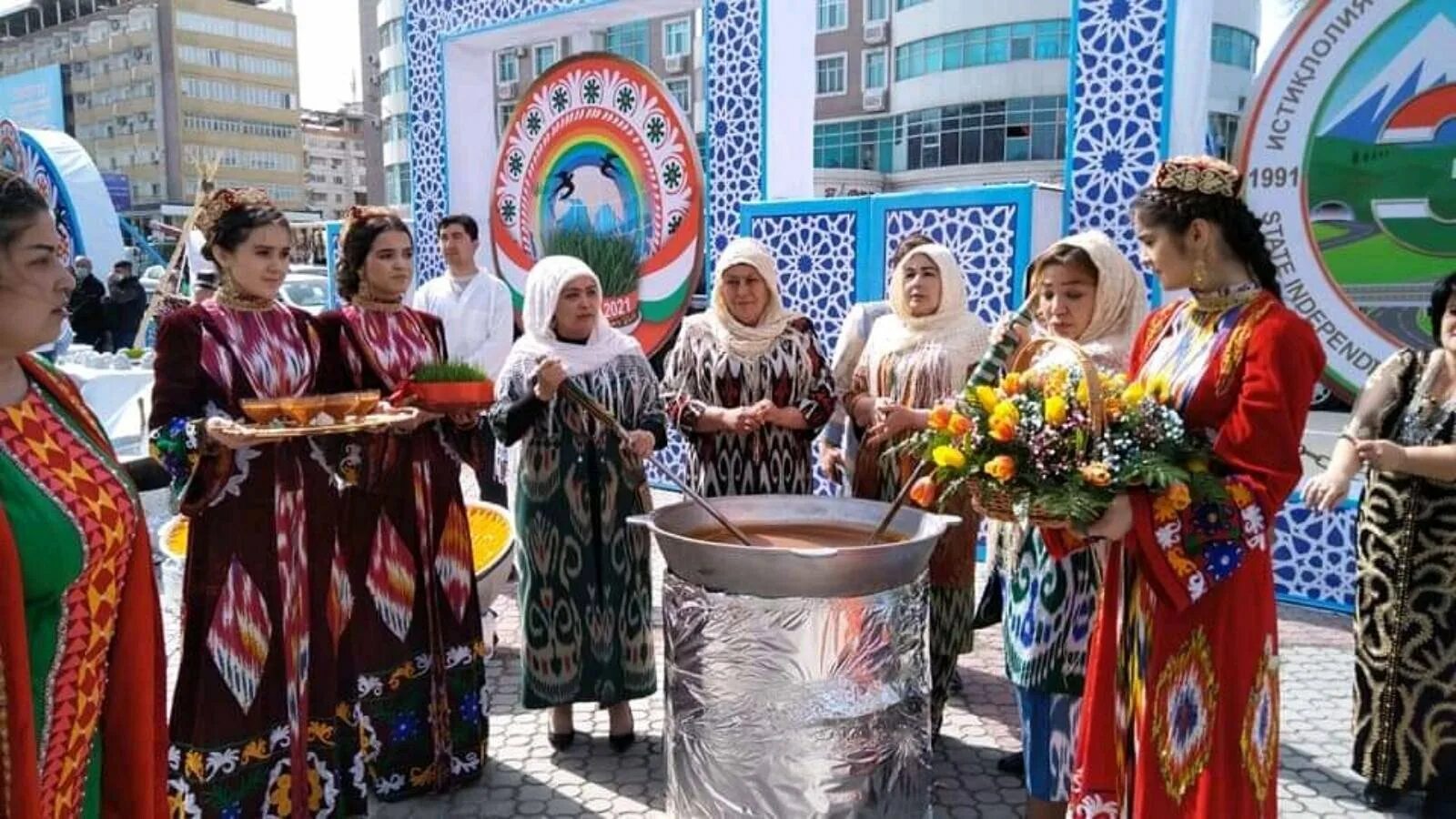 Навруз фото картинки. Таджикистан Навруз байрам. Навруз 2022 Узбекистан традиции. Весенний праздник Навруз в Узбекистане. Национальный праздник Навруз в Таджикистане.