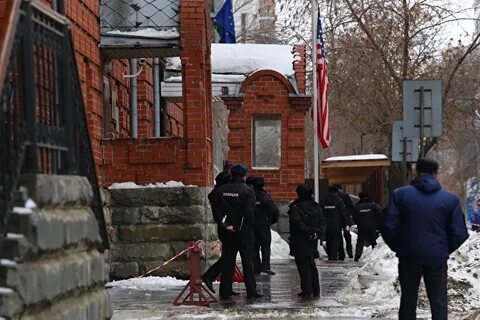Сегодня посольство работает