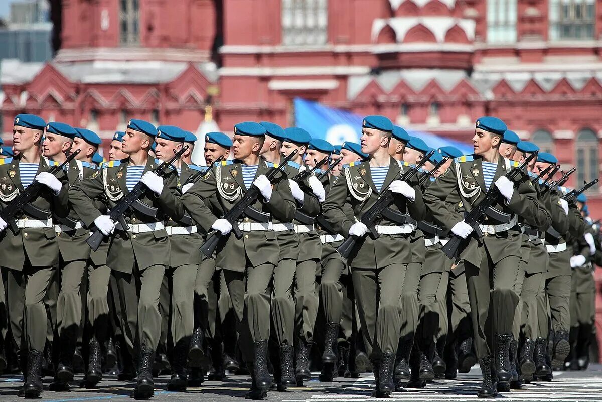 Парад победы солдаты. Военный парад. Солдаты на параде. Российская армия парад. Строй солдат на параде.