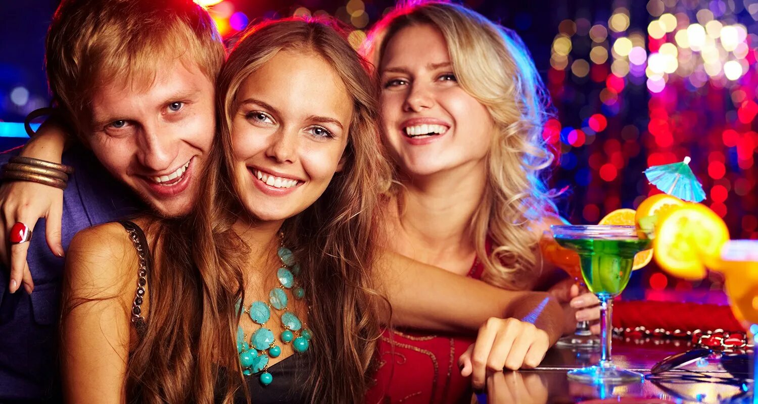 Дэвид ганди жених. Красавца клуб. Подруги в клубе. Красавца клуб. Сериал фитнес 1 сезон 1 серия.