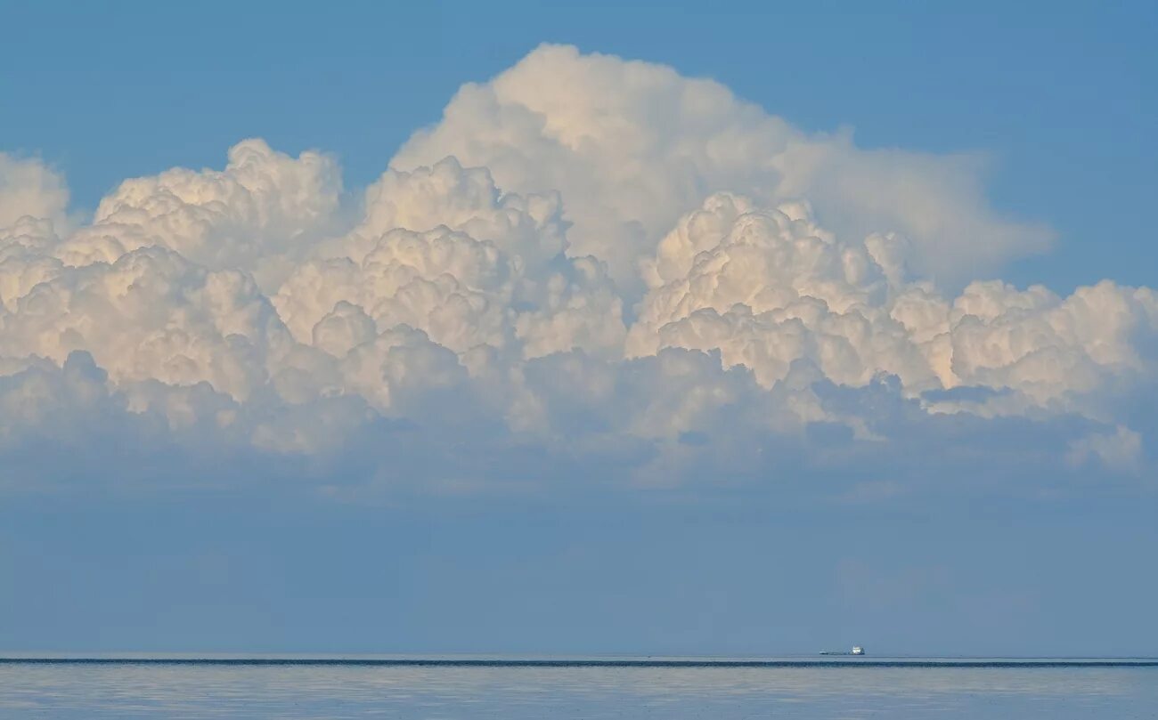 На что похожи облака. Облако 3d. Белое облако. Небо полдень. Слитые облака.