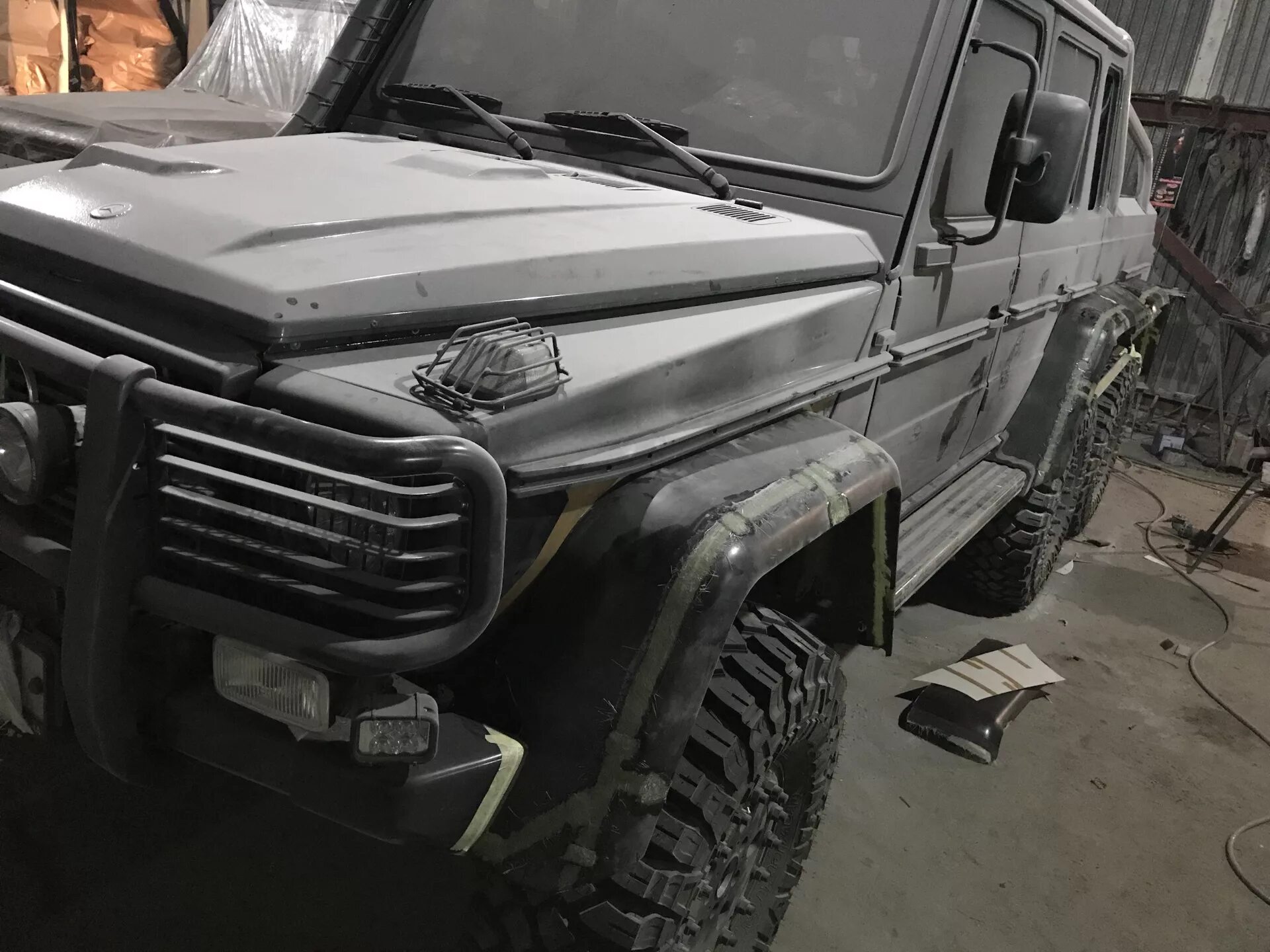 Крылья гелендвагена. Расширение арок w463. Решетка радиатора brabus w463 карбон. W463 бампер brabus передний. Расширители арок mercedes гелендваген.