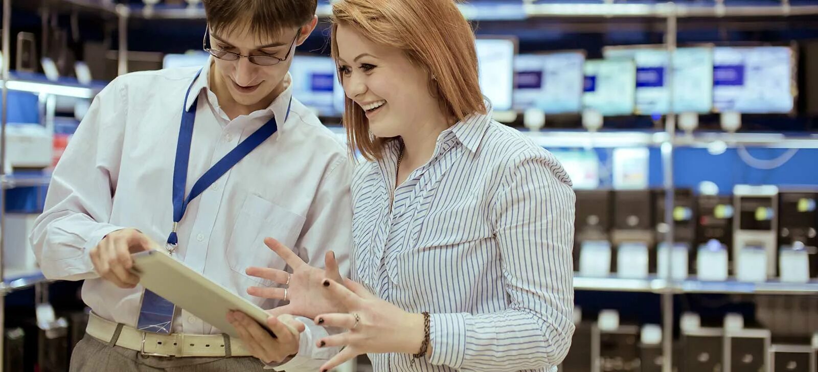 Консультант 2 содержание. Продавец консультант. продавец и покупатель. консультант в магазине. клиент и продавец.