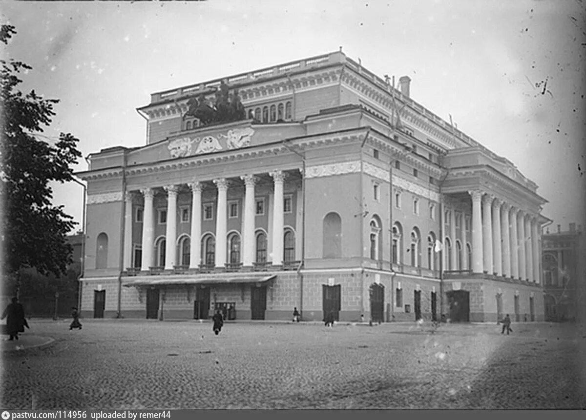 Александрийский театр в Санкт-Петербурге 19 век. Петербургский Александрийский театр 19 века. Александринский театр Санкт-Петербург 19 век. Александринский театр в Петербурге 19 век. Старейший театр россии