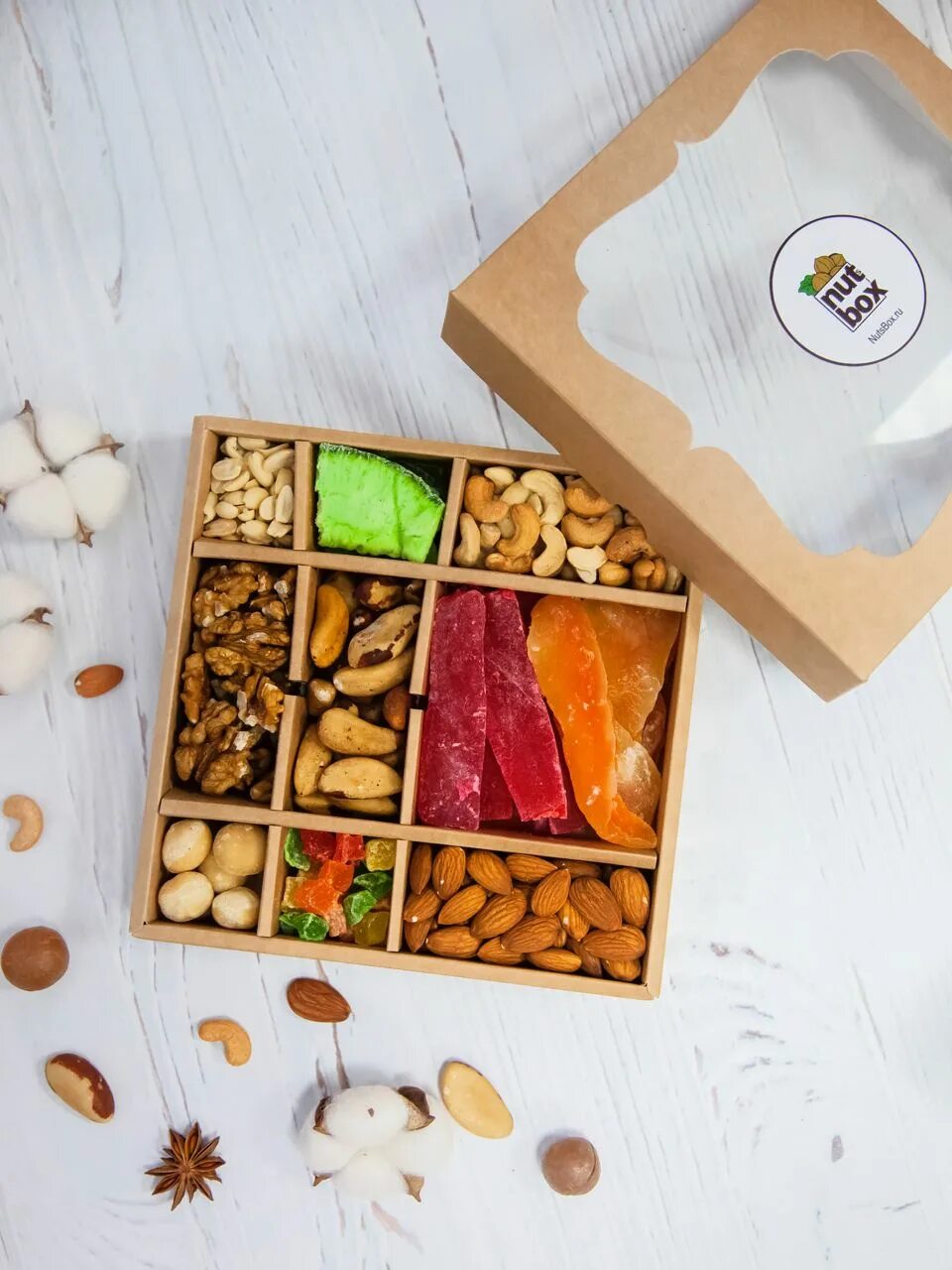Подарочная коробка с сухофруктами. Орехи и сухофрукты ассорти 400 гр. Наборы с орехами и сухофруктами. Подарочная коробка с сухофруктами. Набор сухофруктов спб.