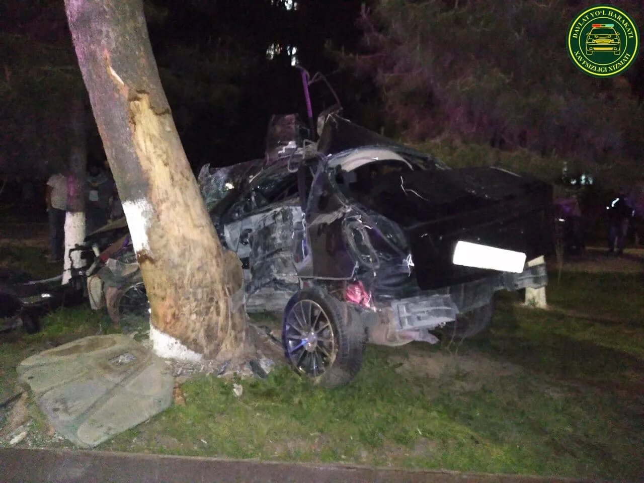 25 апреля 2021. Авария автомобиль врезался в дерево.