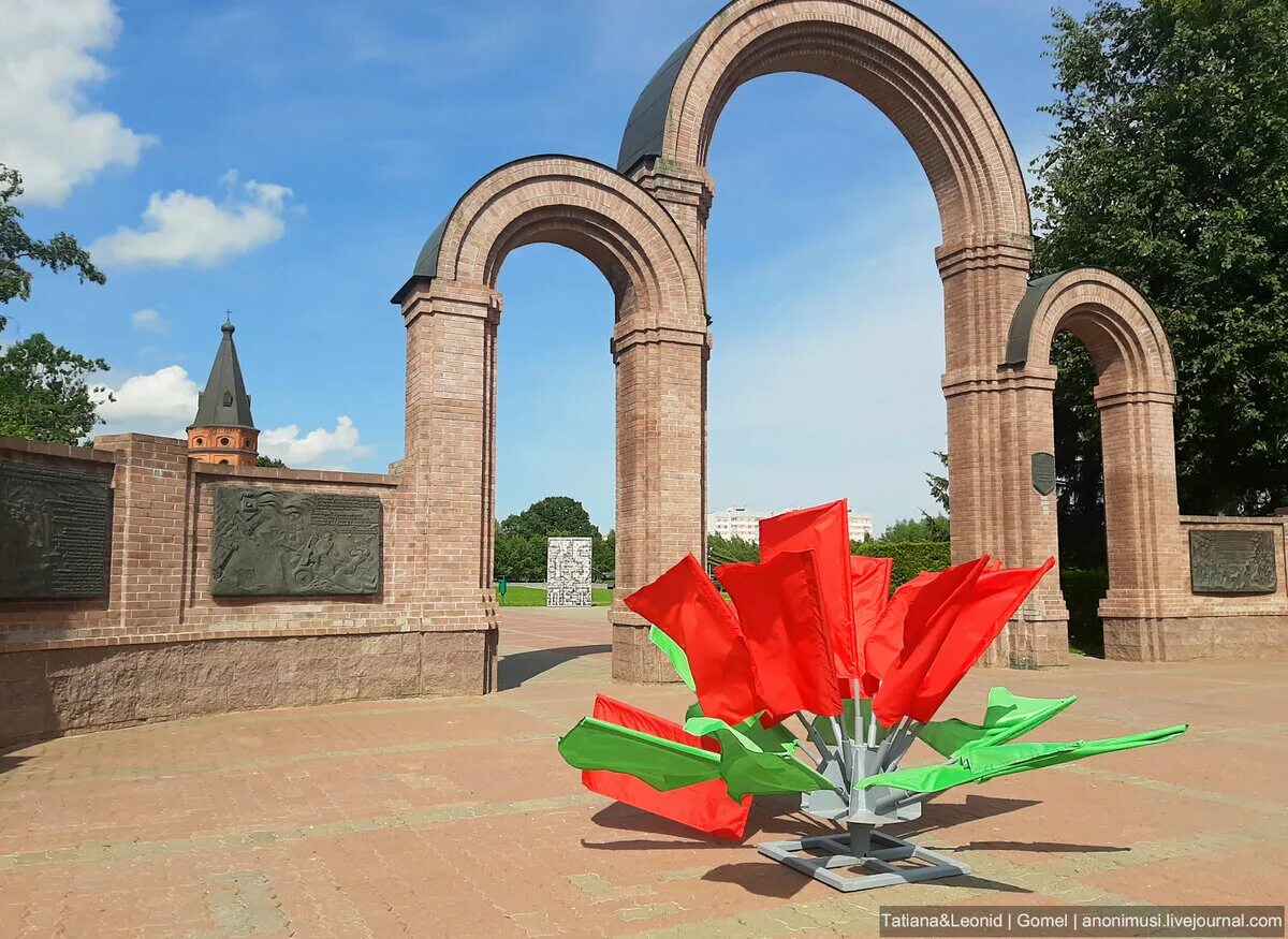 Мемориал на буйничском поле. Мемориал буйничи. Арка буйничское поле. Буйничское поле в могилёве. Буйничское поле в могилёве.