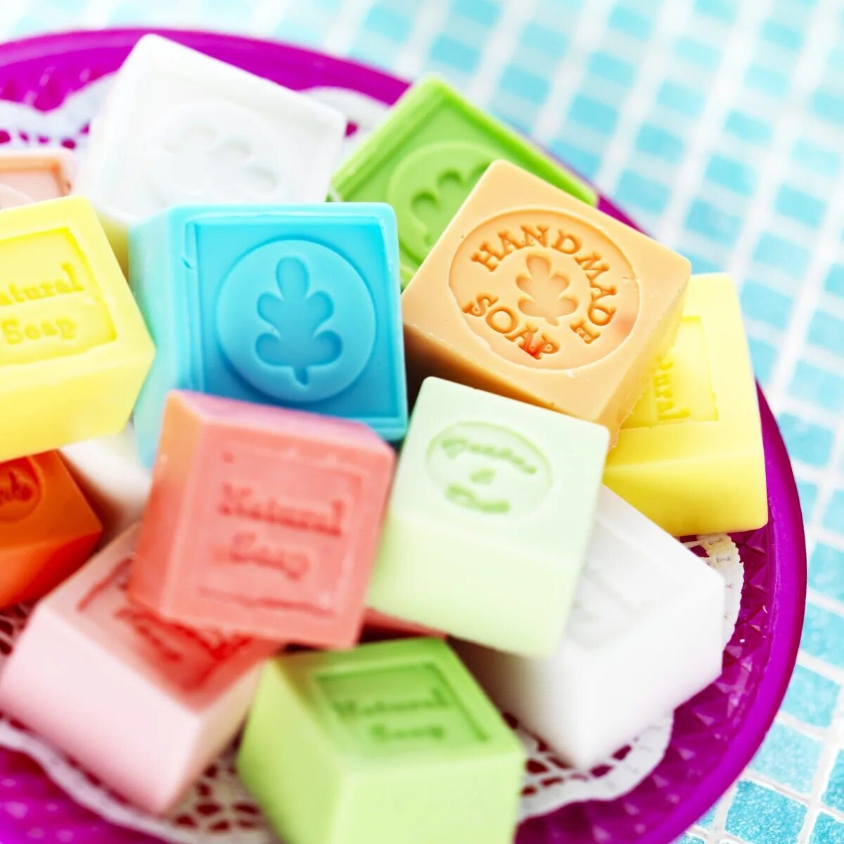 Мойка дисков автомобиля. Мыловарение для детей. Мыла диски. Мыла диски. Мыло для детей.