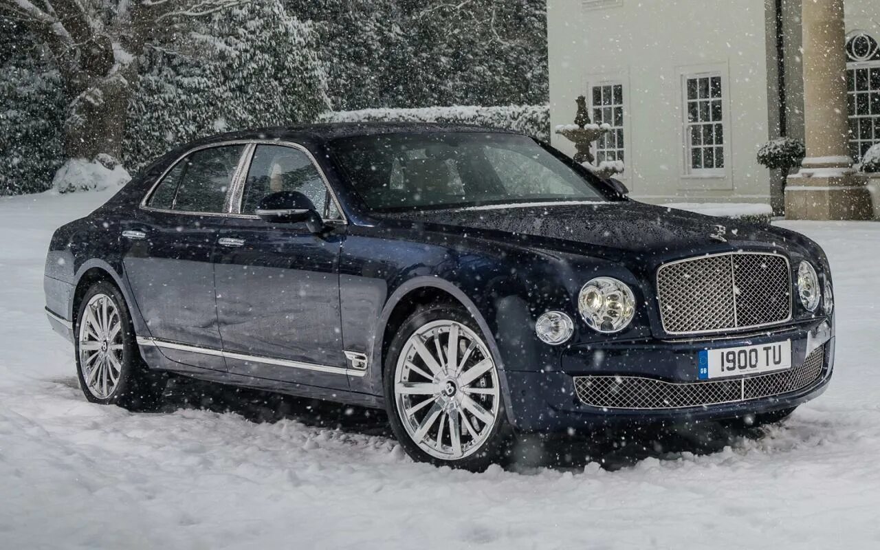 Бентли грей. Bentley Mulsanne 2014. Bentley Mulsane 2013. Bentley Mulsanne Grand Limousine. Машина в снегу Бентли.