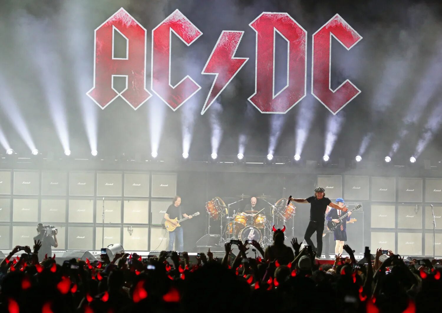 AC/DC. АС ДС группа. AC/DC группа фото. АС DC концерт. Дворец спорта лучший