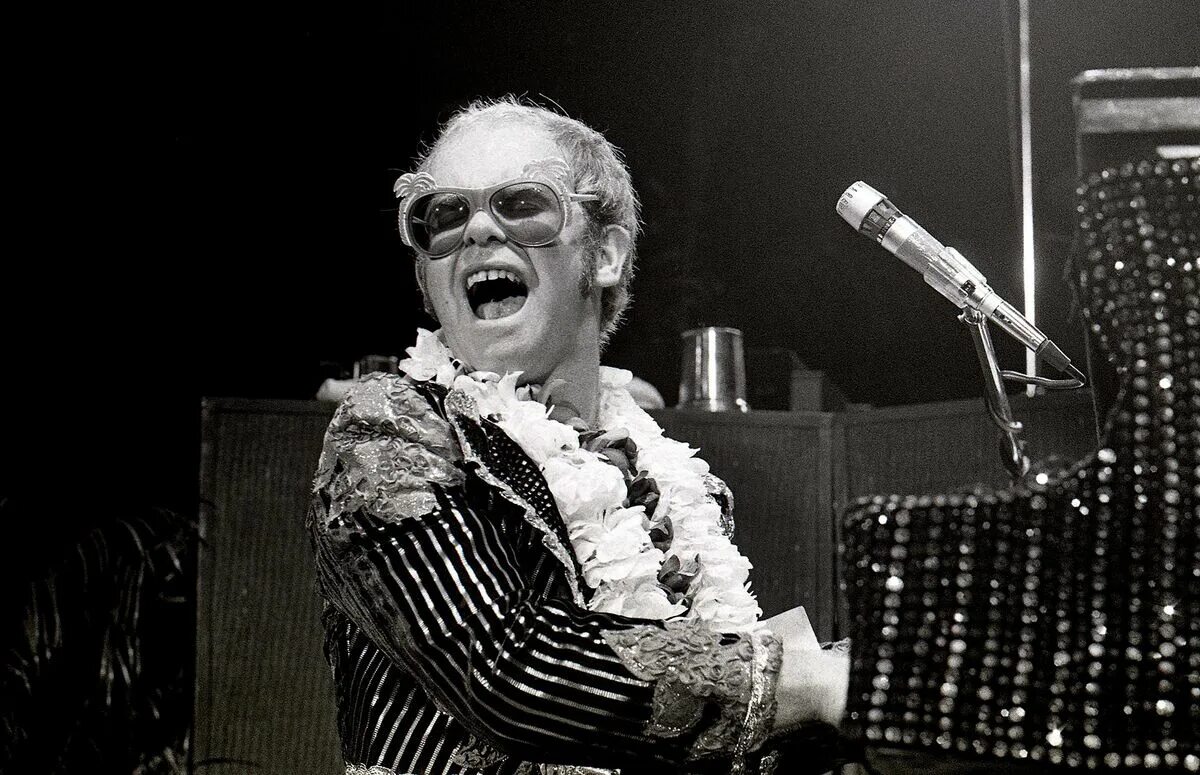 Elton john rock. Элтон Джон. Элтон Джон фото. Elton John 1960. Элтон Джон в 80.
