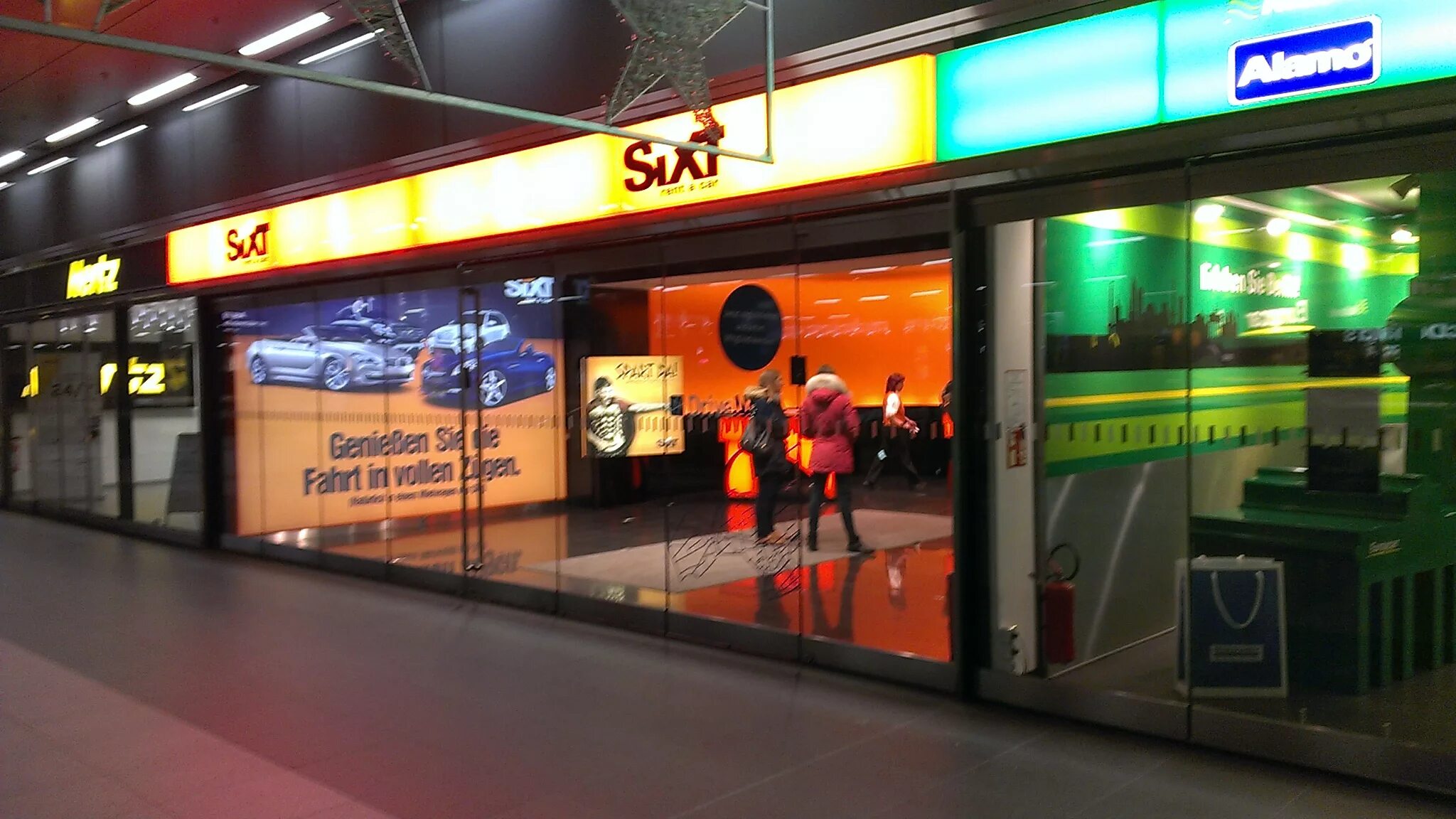 Rent a car frankfurt. Автопрокат. Car rental airport. Автомобиль indrive. Вывеска аэропорт франкфурт с марио.