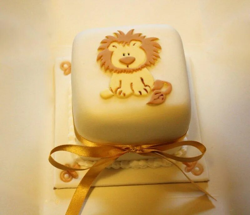 Торт лев мальчику. Торт Львенок. Детский торт со львенком. Торт со львом. Торт со львенком для мальчика.