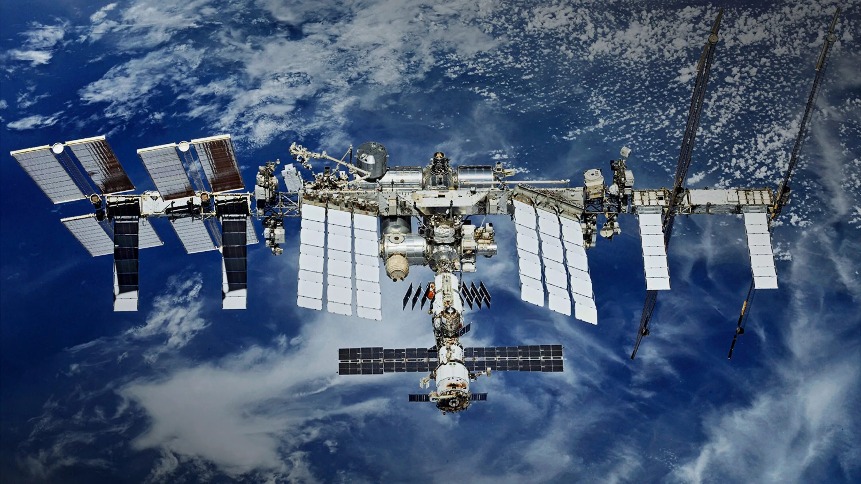 Как называется российская космическая станция. Международная Космическая станция МКС. Космическая орбитальная станция МКС. Международная Космическая станция ISS. МКС 2000.