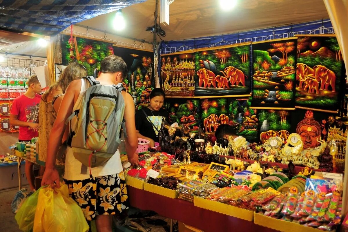 Паттайя где купить. Ночной рынок Тайланд. Сувениры из Тайланда. Сувениры из Паттайи. Паттайя рынок.