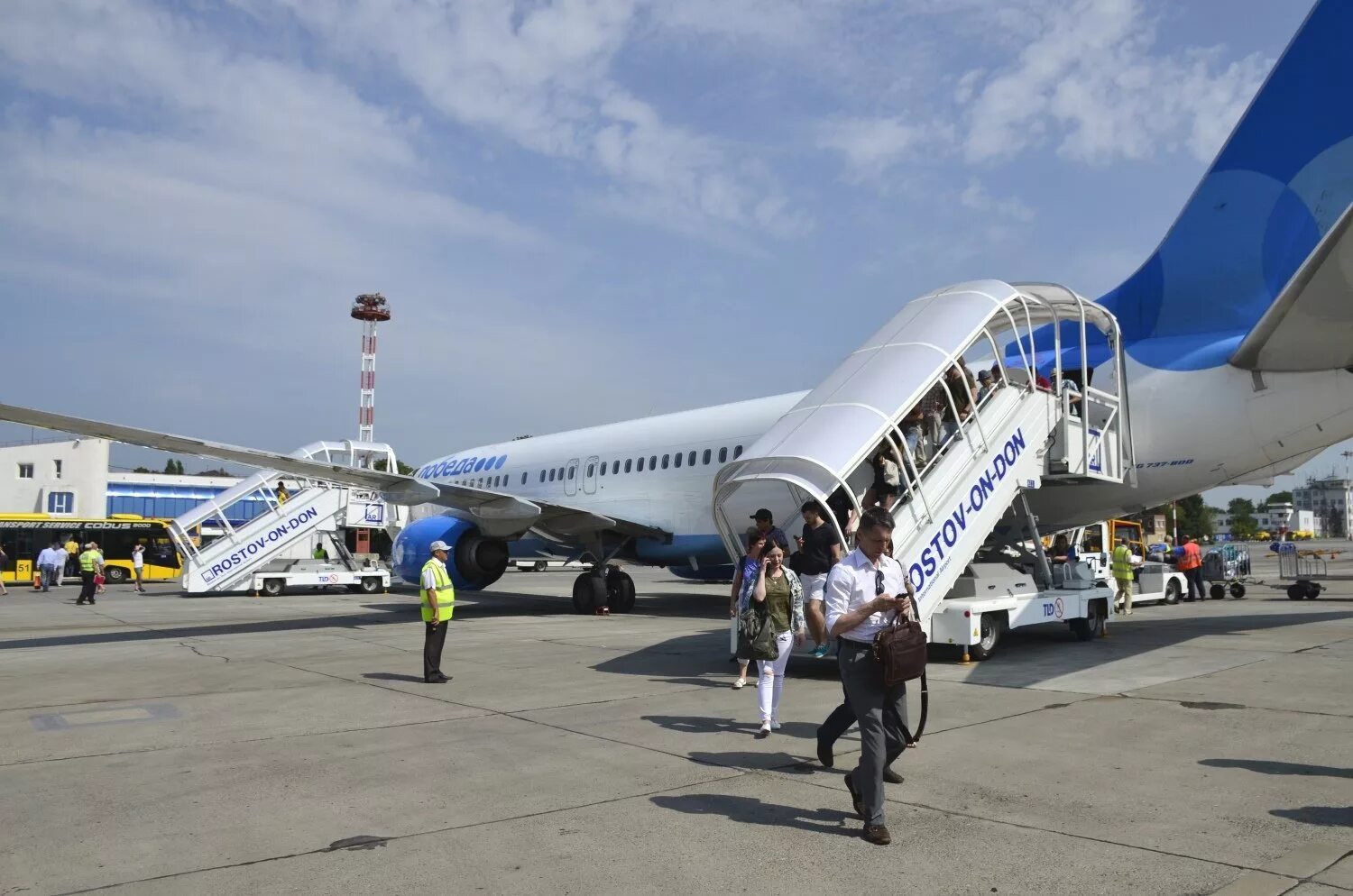 Аэропорт сочи боинг 747. Проспект хасана туфана набережные челны. Аэропорт бегишево набережные челны. Аэропорт набережные челны. Самолеты в бегишево.