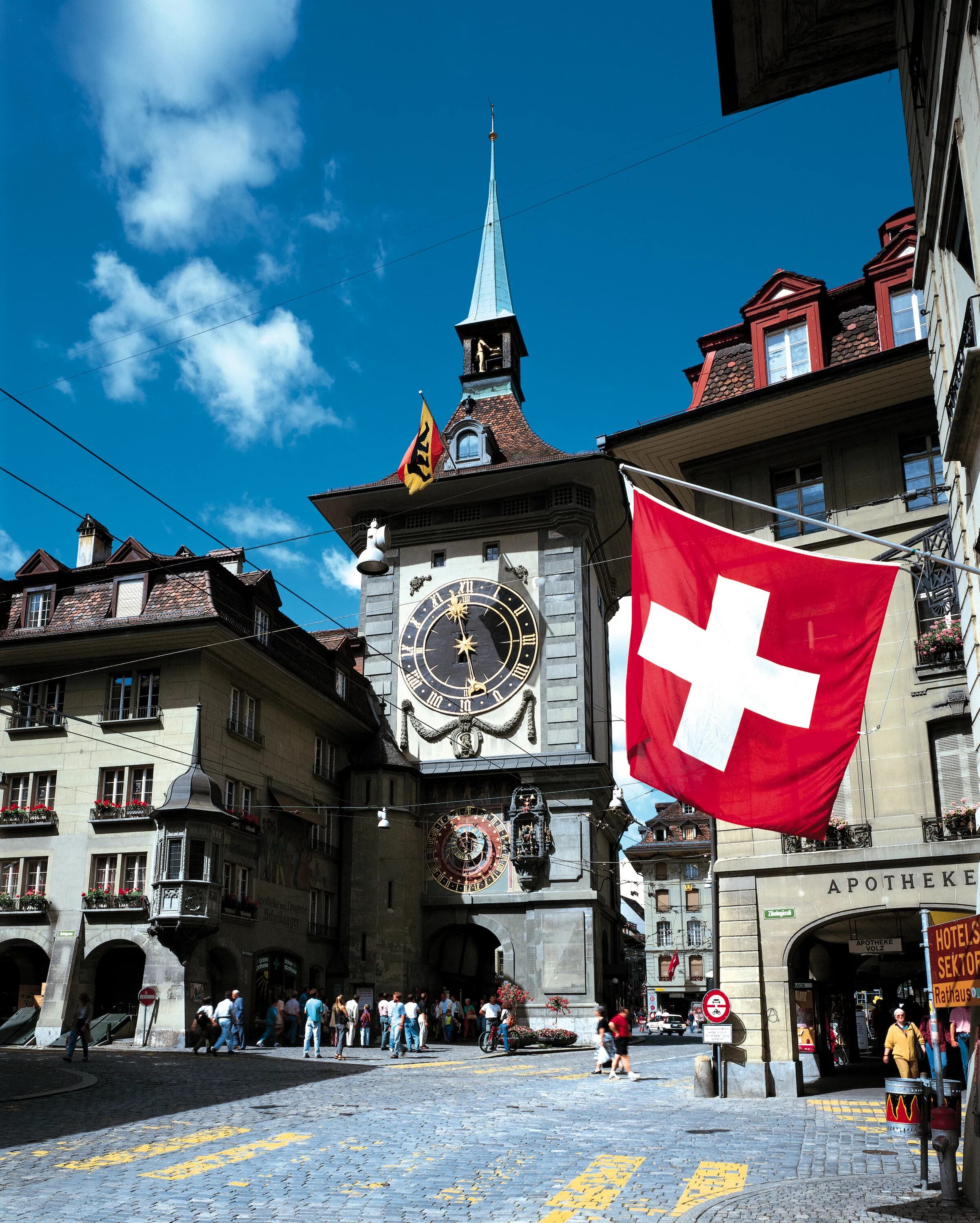 Швейцария маленькая страна. Швейцария столица Берн. Роткройц Швейцария. Швейцария достопримечательности Швейцарии. Мюнзинген Швейцария.