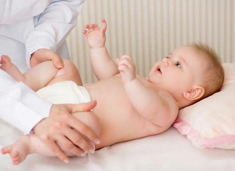 Дисплазия сустава у новорожденного лечение. Детский массаж дисплазия тазобедренных суставов. Дисплазия тазобедренных суставов у детей массаж. Массаж при дисплазии у детей. Массаж при дисплазии тазобедренных суставов у новорожденных.