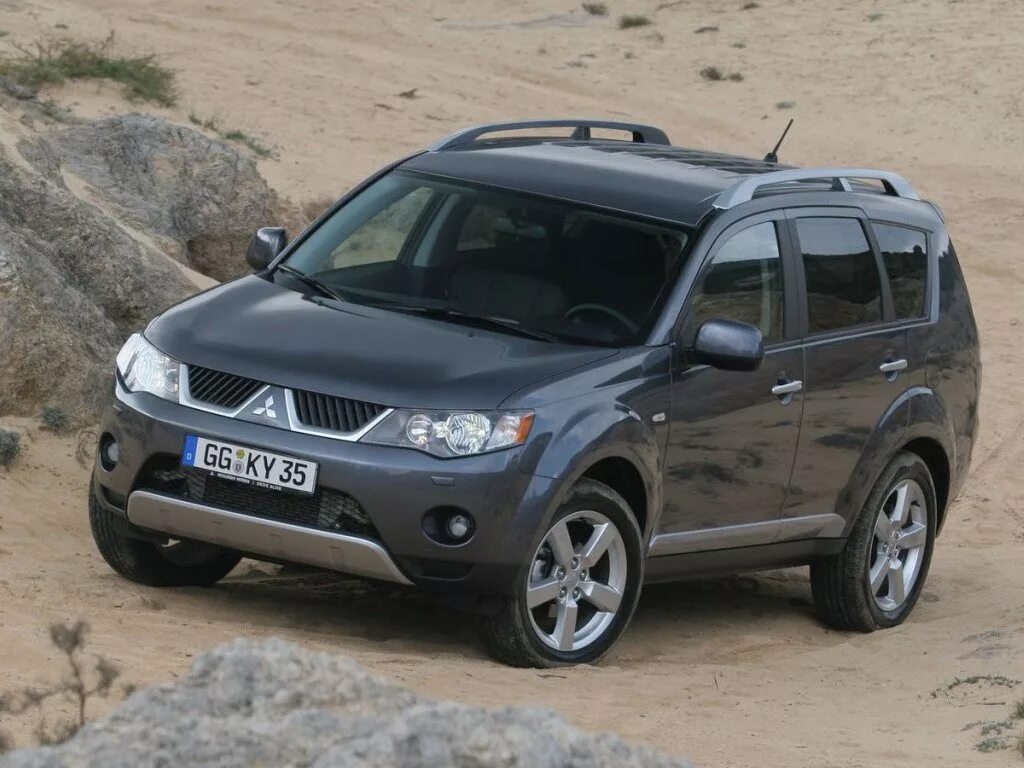 Mitsubishi outlander 5. Mitsubishi Outlander XL 2007. Mitsubishi Outlander XL II. Mitsubishi Outlander XL 2005-2012. Митсубиши Аутлендер 2009.